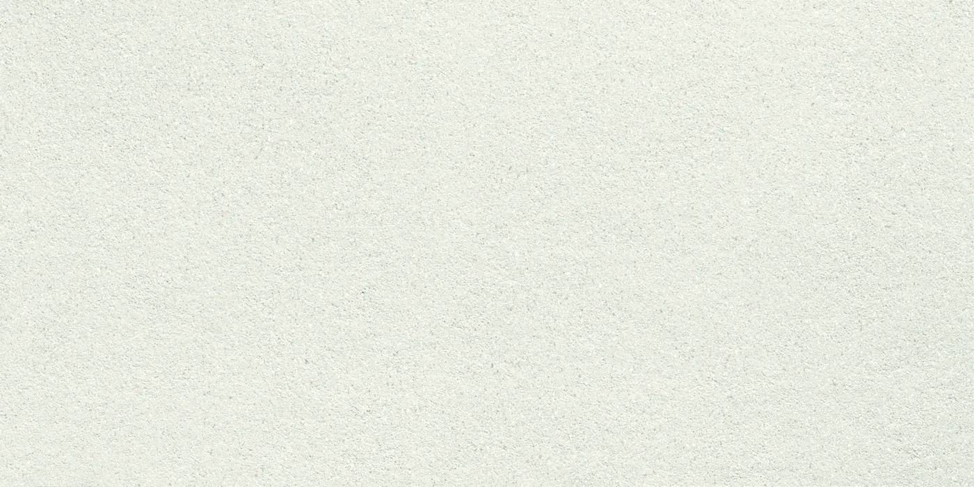 Weiße Wandfliese 40×80 cm mit glatter, nahezu ebener Oberfläche und mattem, gleichmäßigem Finish.
