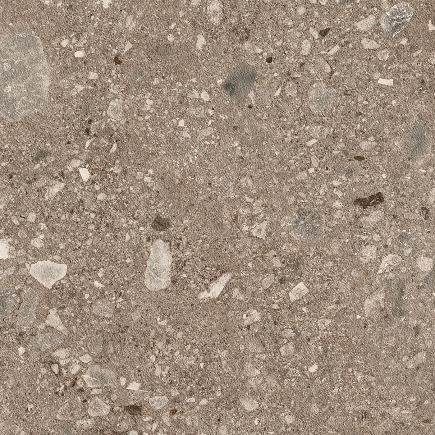 Beigebraune Terrassenplatte in Konglomerat-Steinoptik, 80x80 cm, strukturierte Oberfläche, mit eingestreuten Gesteinsbrocken.
