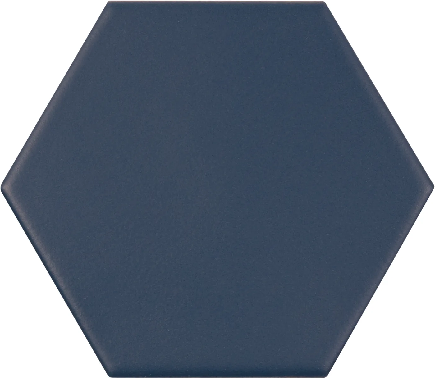 Sechseckige Fliese in dunklem Marineblau, matte Oberfläche, einfarbig ohne Muster, frontale Einzelansicht der Kachel.