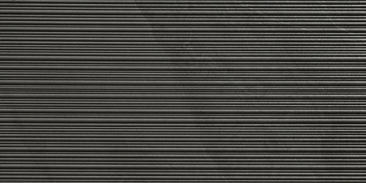 Anthrazitgraue Fliese 30×60 cm in Schieferoptik mit feinen waagerechten Rillen über die ganze Fläche, matt