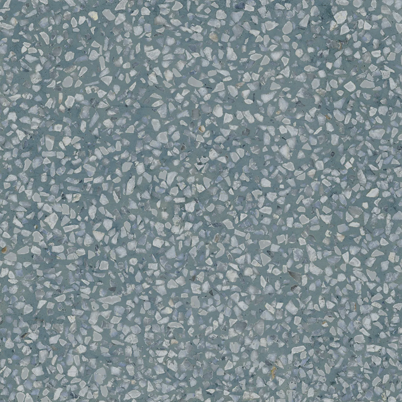 Blaugraue Terrazzo-Fliese 20x20 cm, gedeckt blauer Grund mit weißen und hellgrauen Splittern über die ganze Fläche.