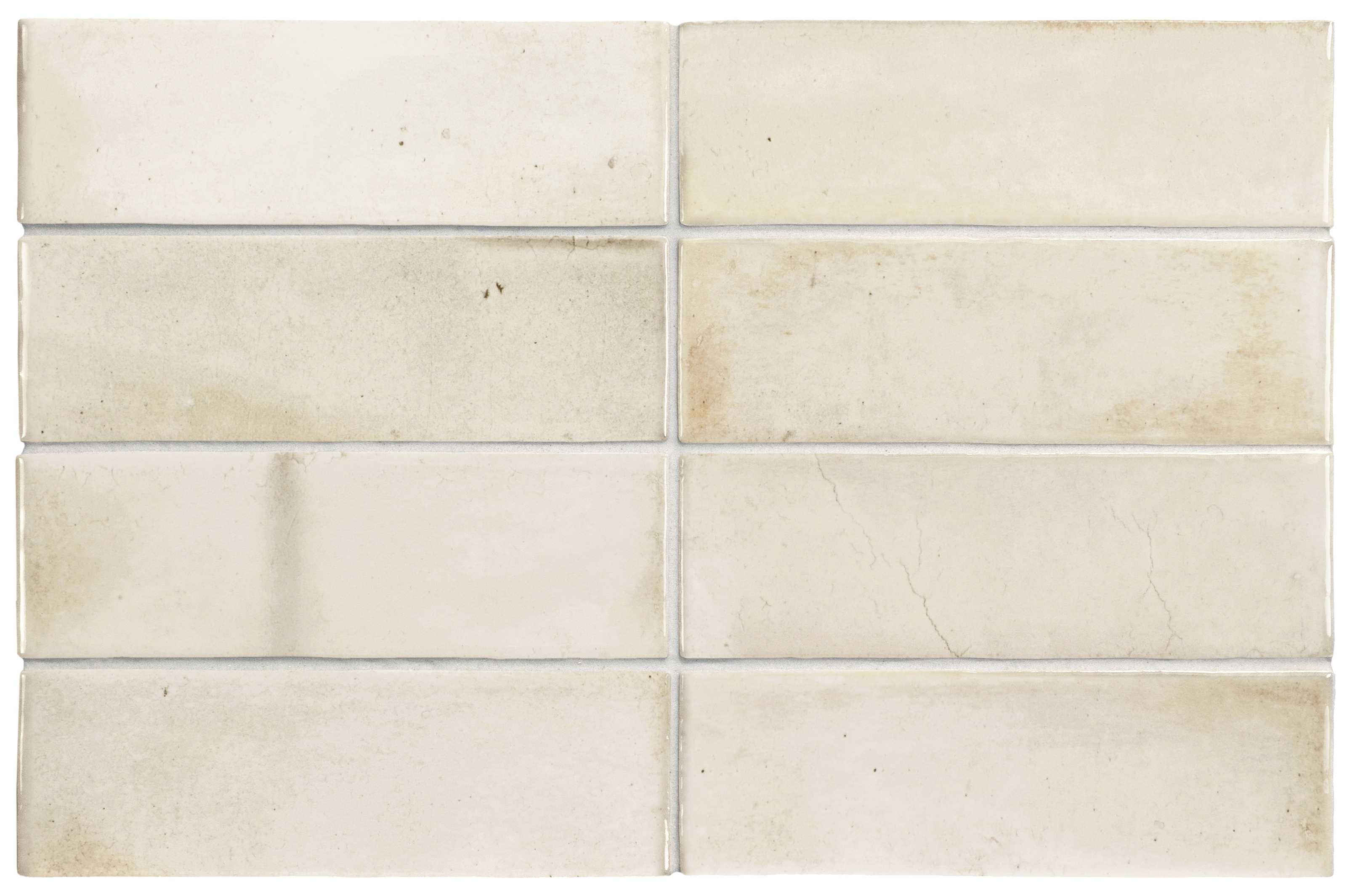 Verlegte Hanoi White Wandfliesen im Format 5,1x16,1 cm. Lebhafte V4 Variation der Glasur, im Raum verbaut.