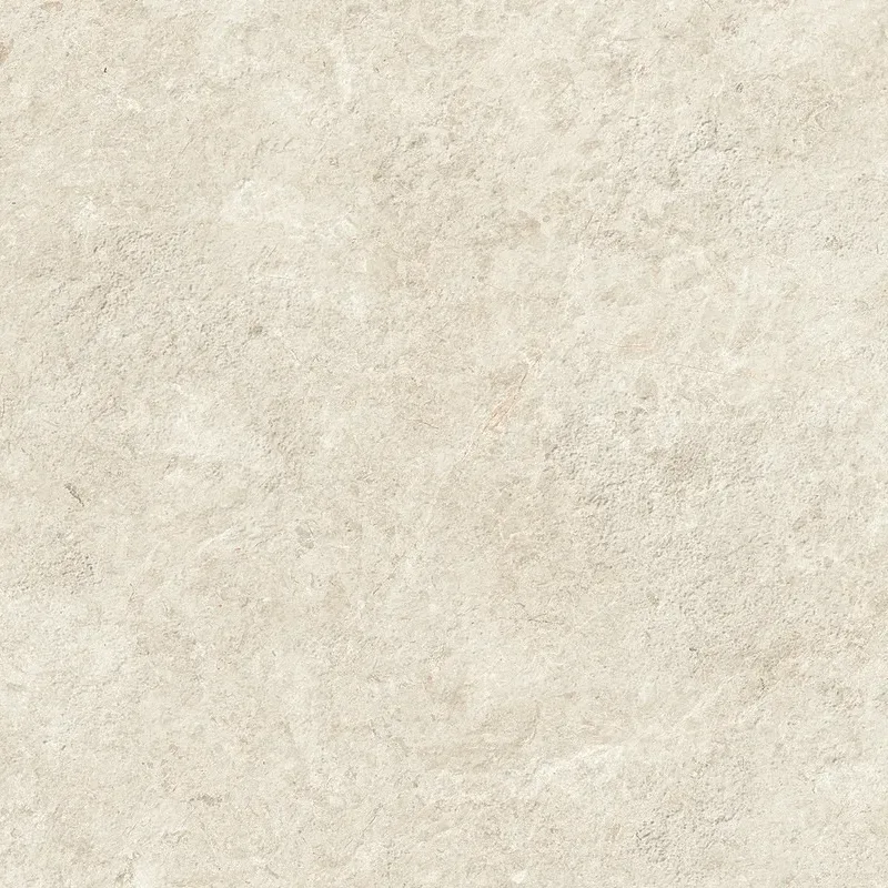 Helle natursteinartige Bodenflaeche mit feiner Maserung in zartem Sand-Beige und ruhigen weichen Uebergaengen