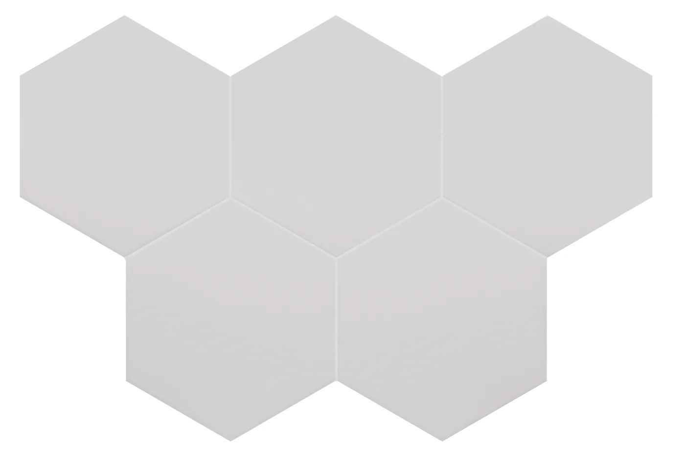 Sechseckige Fliese in hellem Grau mit matter Oberfläche, mehrere Hexagons im Wabenmuster nebeneinander verlegt.