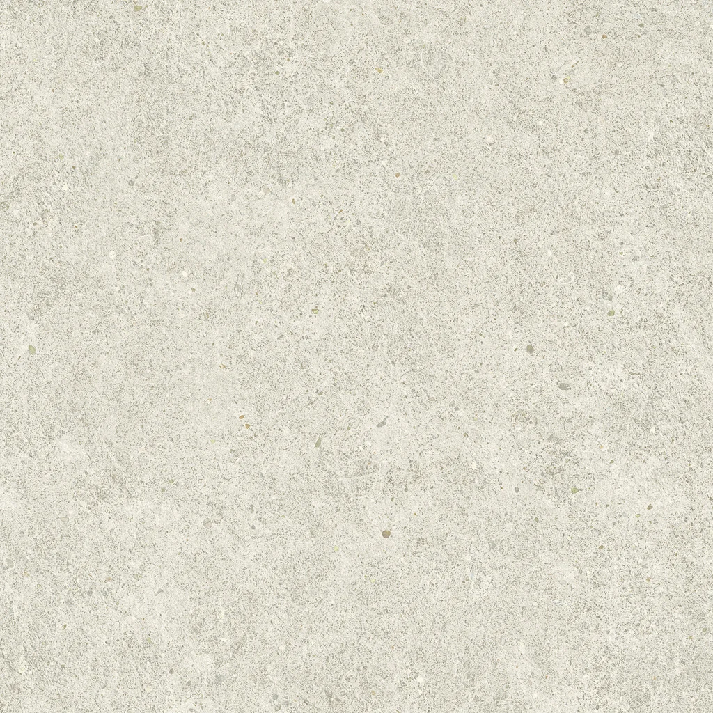 Kalkweiße quadratische Bodenfliese in Steinoptik mit feinstrukturierter Oberfläche und ruhigem Farbspiel.
