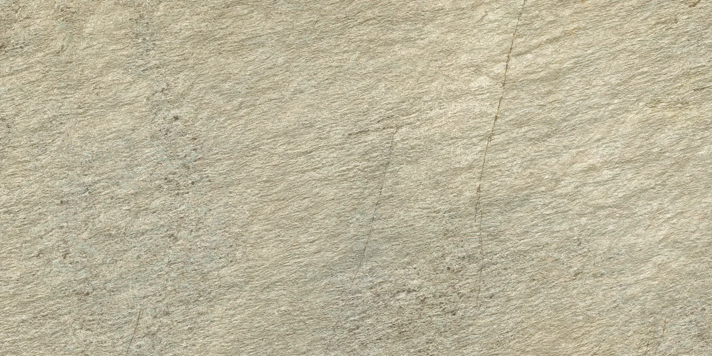Sandbeige Natursteinoptik im Format 60×120 cm mit goldbraunen Sprenkeln und körniger, matter Oberfläche.