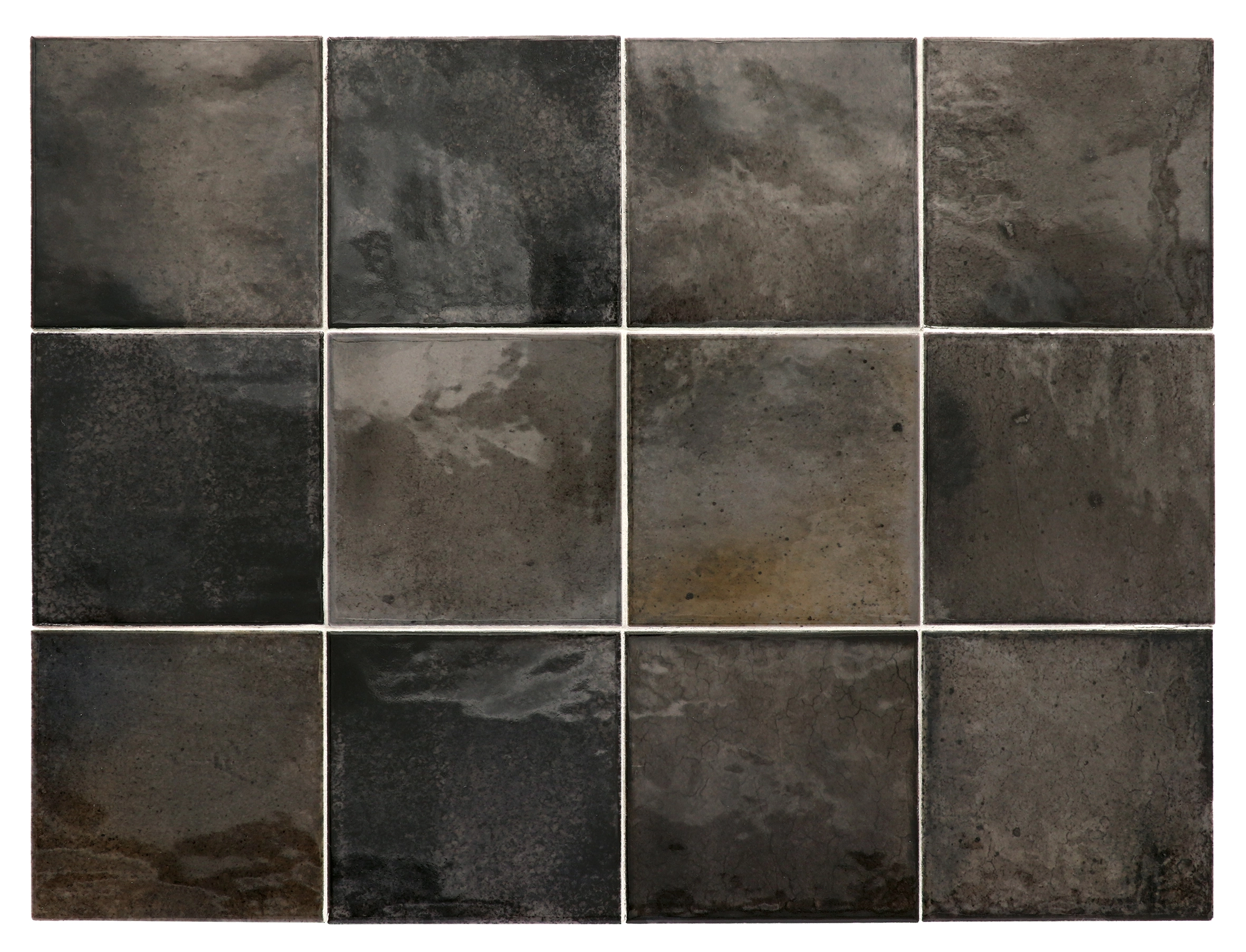 Verlegte Hanoi Black Ash Wandfliesen im Format 10x10 cm. Lebhafte V4 Variation der Glasur, im Raum verbaut.