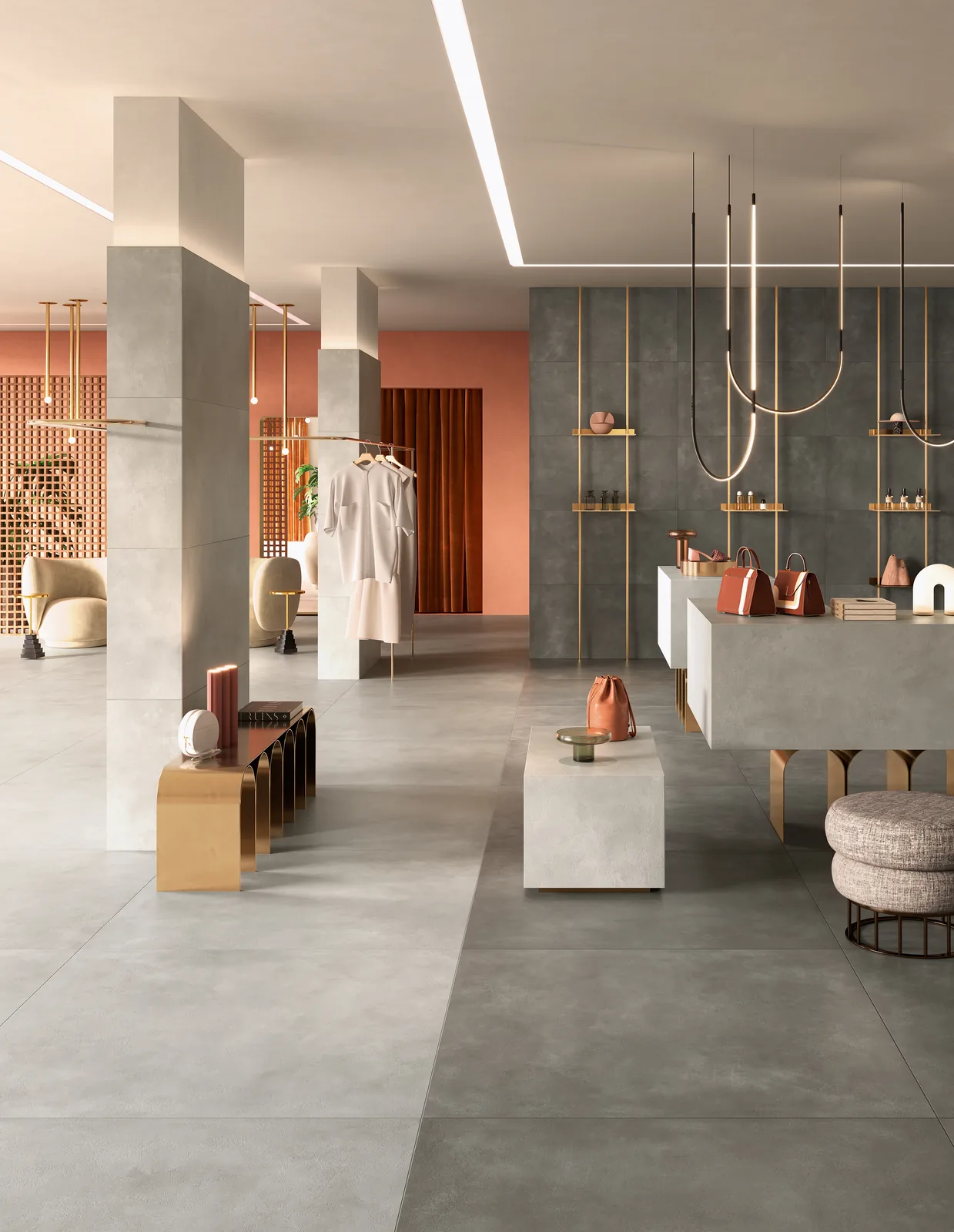 Boutique mit Boden aus hellgrauen und dunkel graubraunen Großformatfliesen, dunkler Wand und goldenen Regalen