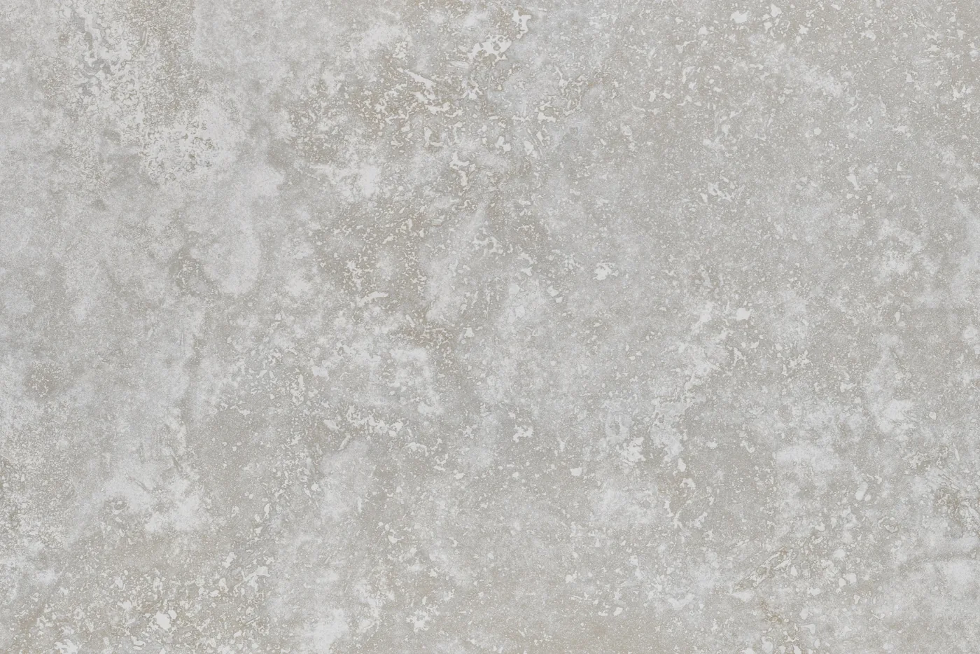 Graue Steinoptik-Fliese 60x90 cm, mattes Finish, wolkige Maserung mit hellen Sprenkeln über die Fläche.