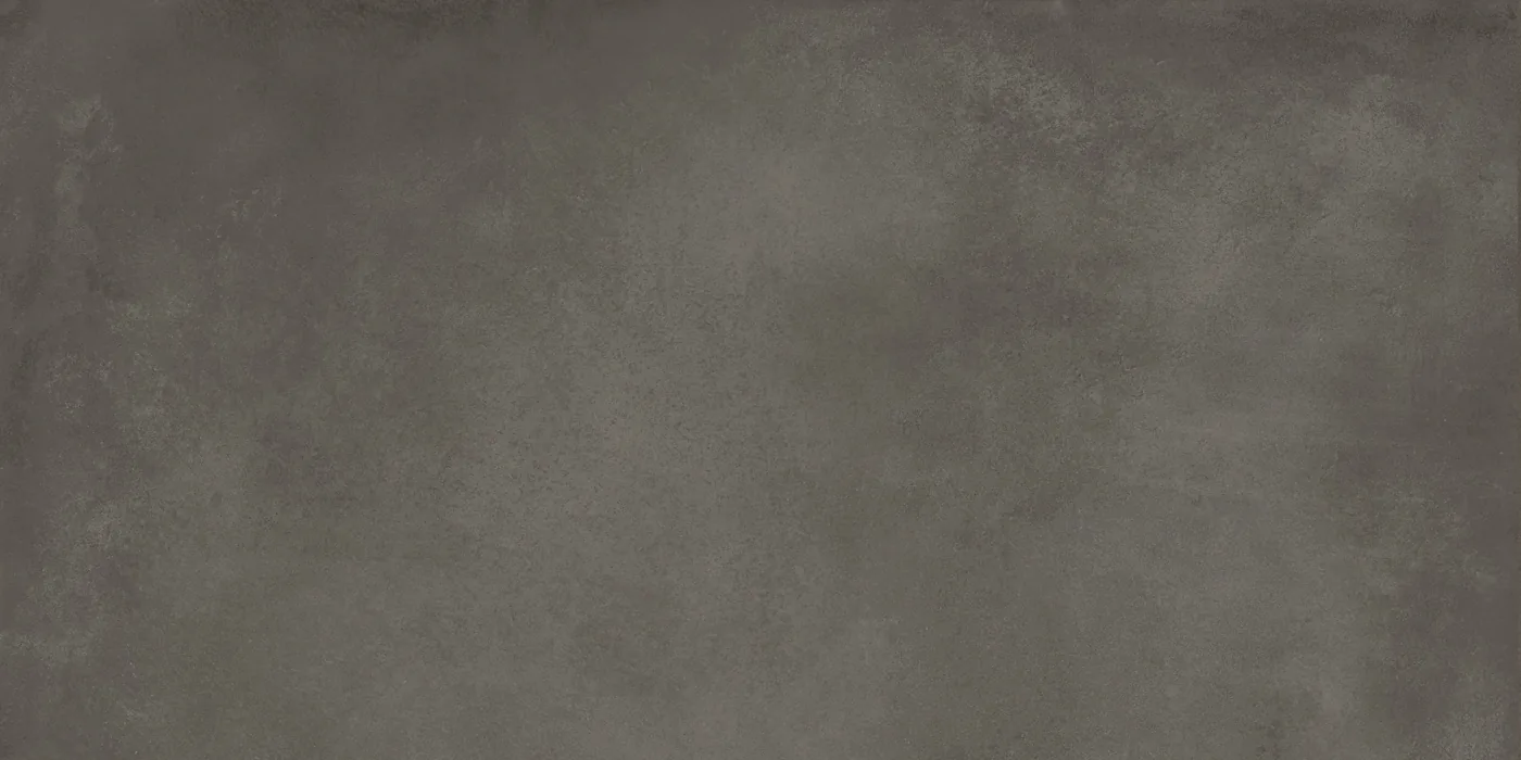 Dunkle graubraune Fliese in Cotto-Optik, 60×120 cm, matt, mit wolkig-erdiger Tonstruktur über die ganze Fläche