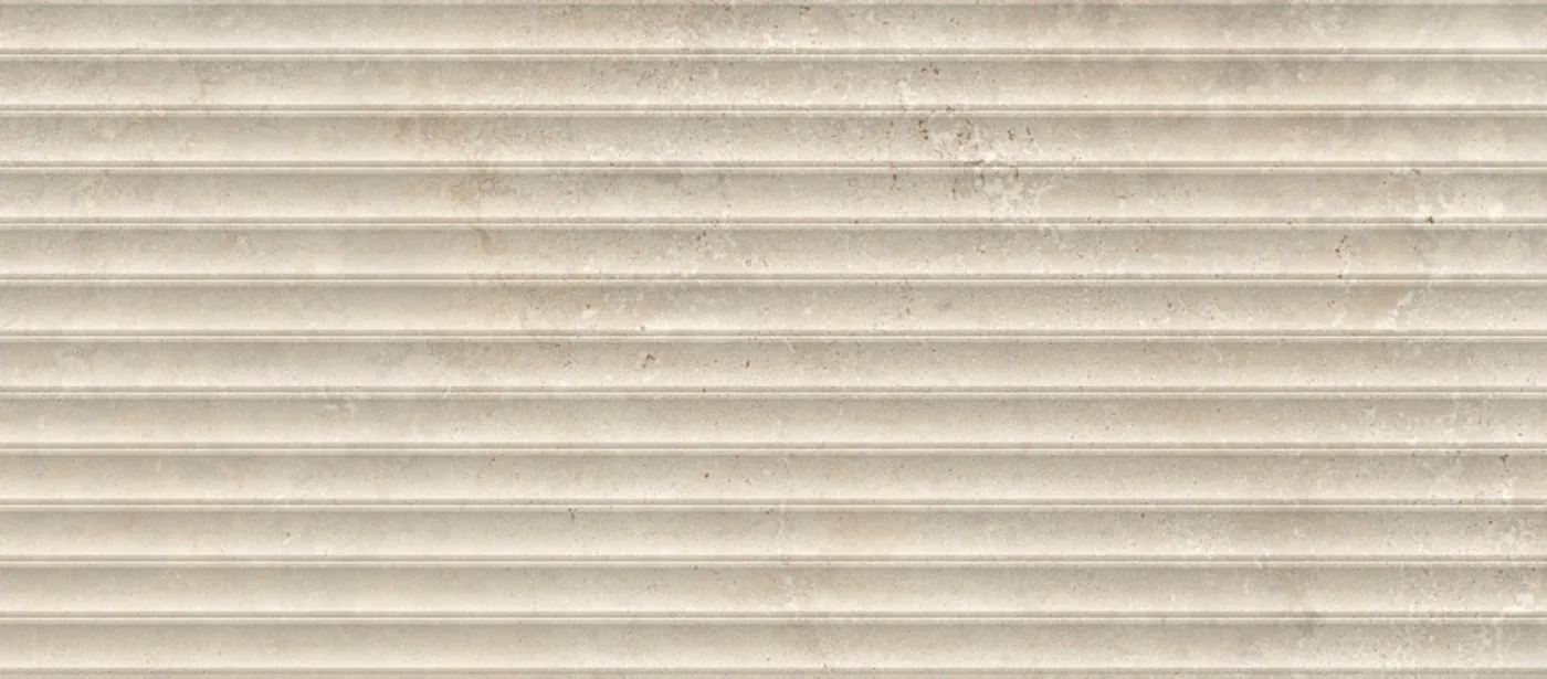 Beige Wandfliese 60×135 cm mit waagerechten Rillen in Travertinoptik mit sichtbaren Poren, matt