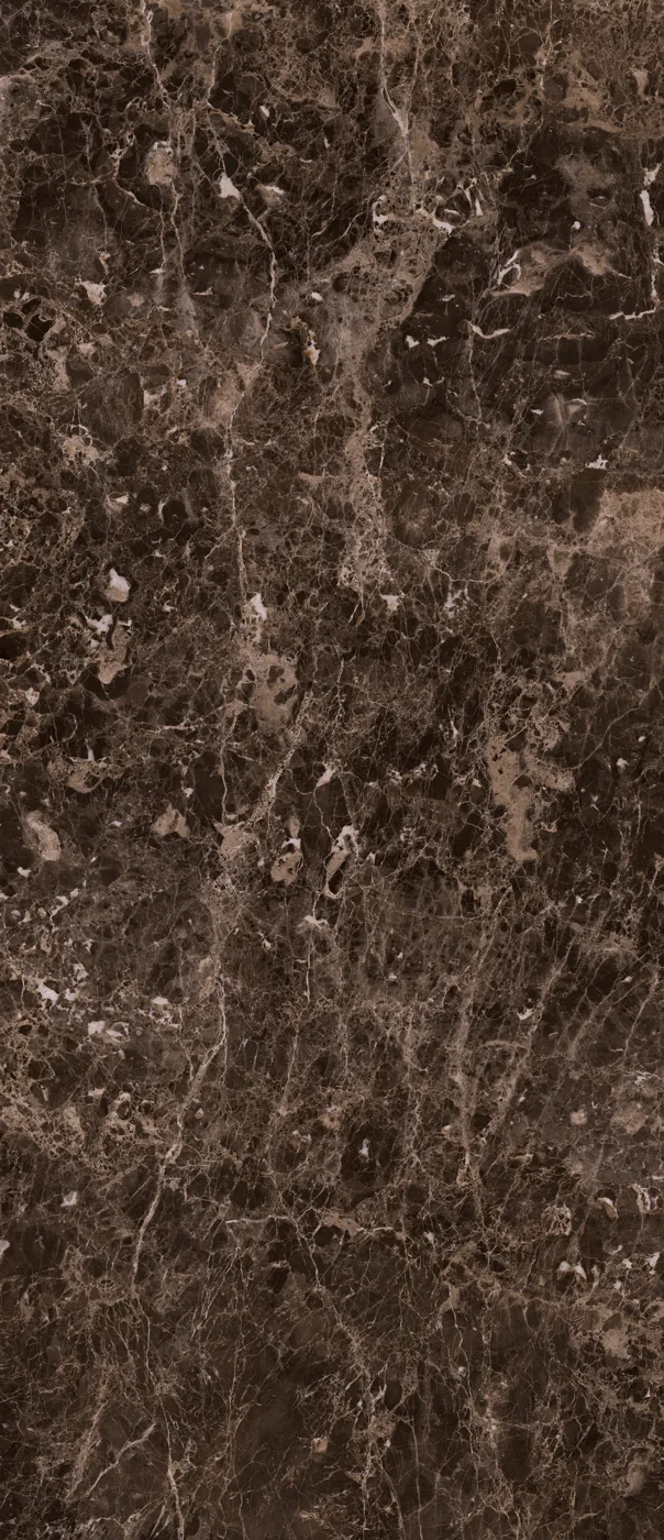 Dunkelbraune Marmoroptik-Platte im Format 120x278 cm mit glänzender Oberfläche und hellbraunen Adern.