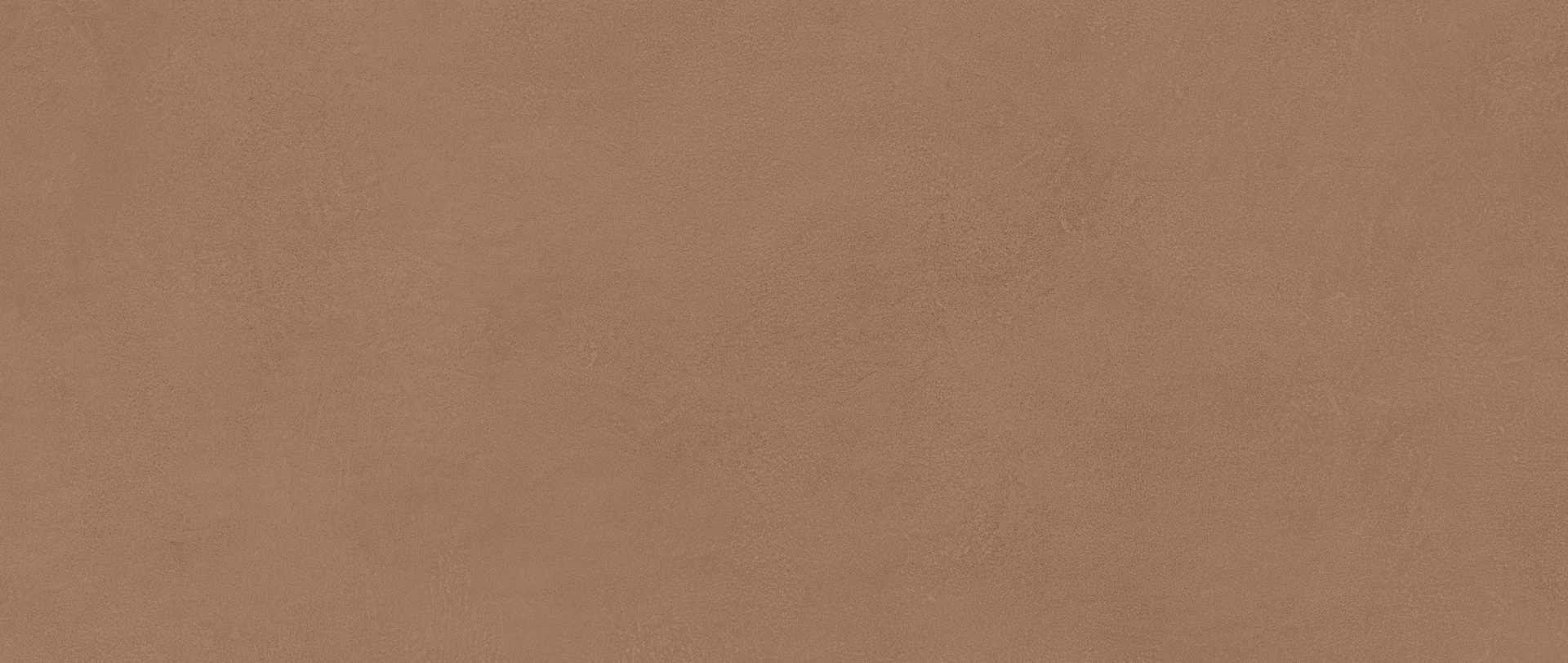 Terrakottabraune Betonoptik-Fliese 50×120 cm, matt, mit weicher wolkiger Lasur über die Fläche – Ansicht 2.
