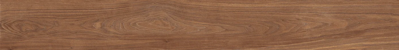 Mittelbraune Holzoptik-Fliese 22,5x180 cm als breite lange Diele mit warmer, durchlaufender Maserung.