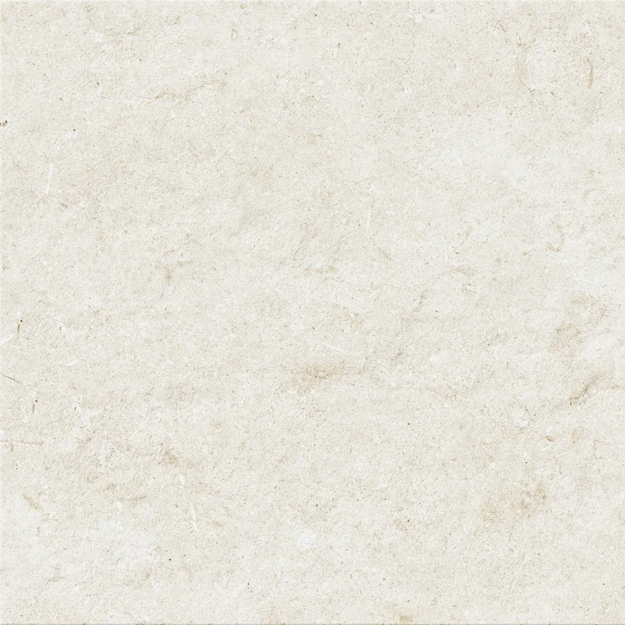 Cremeweiße Kalksteinoptik im Format 60×60 cm, matt, mit feiner Körnung und zarter Wolkung.