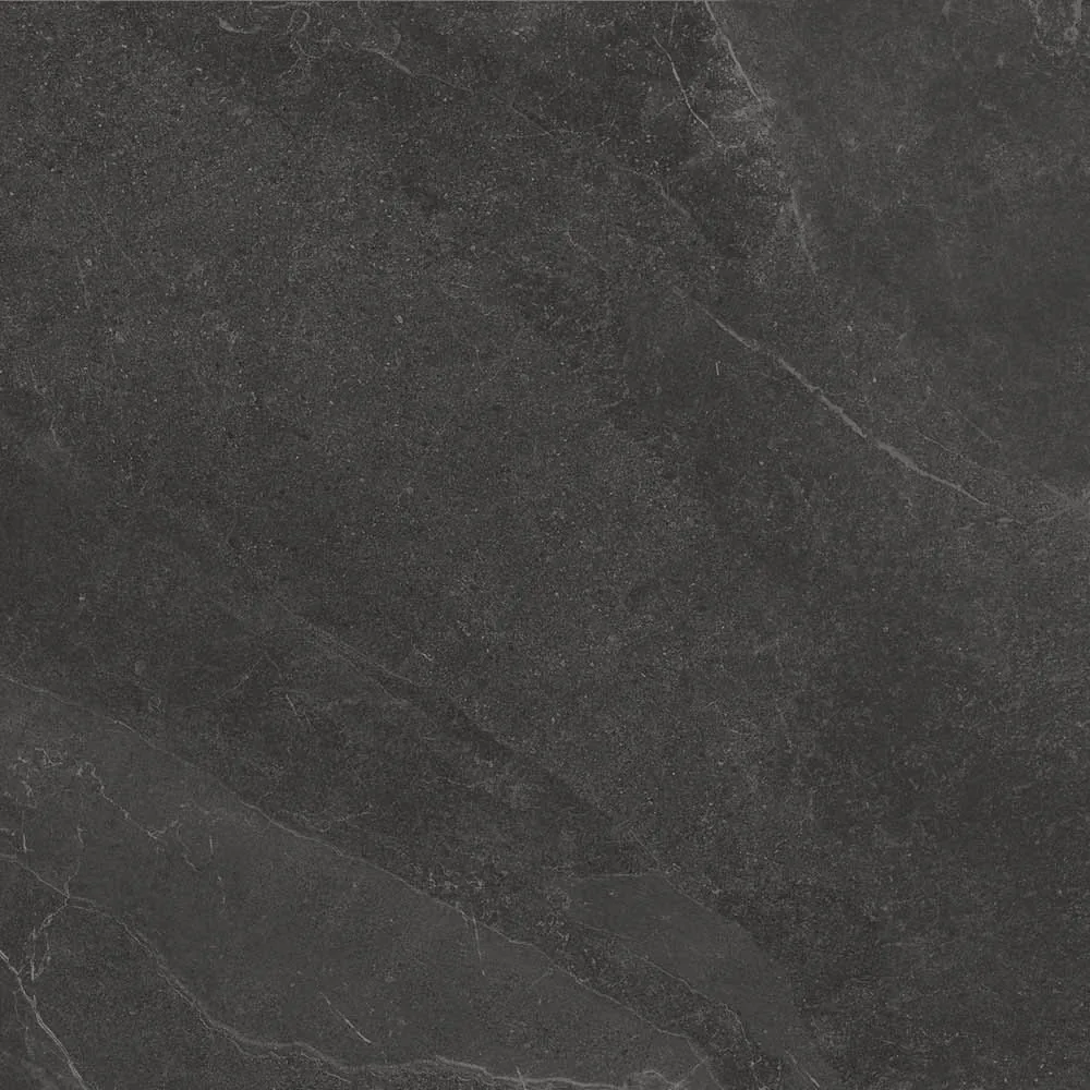 African Slate Ash: Feinsteinzeugfliese 80×80 cm in tiefem Anthrazit mit dezenten hellen Linien, matte Schieferoberfläche