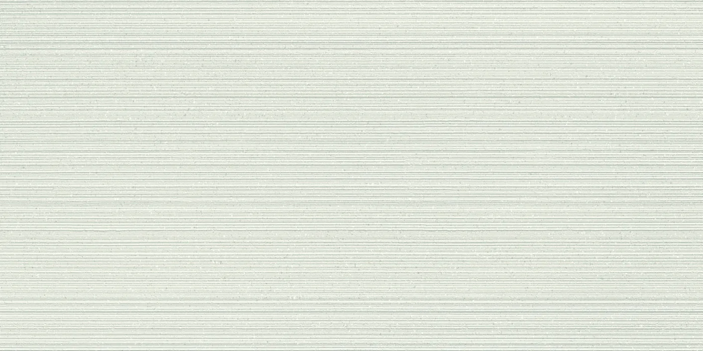 Weiße Wandfliese 40×80 cm mit feiner horizontaler Rillenstruktur und matter Oberfläche über die ganze Fläche.