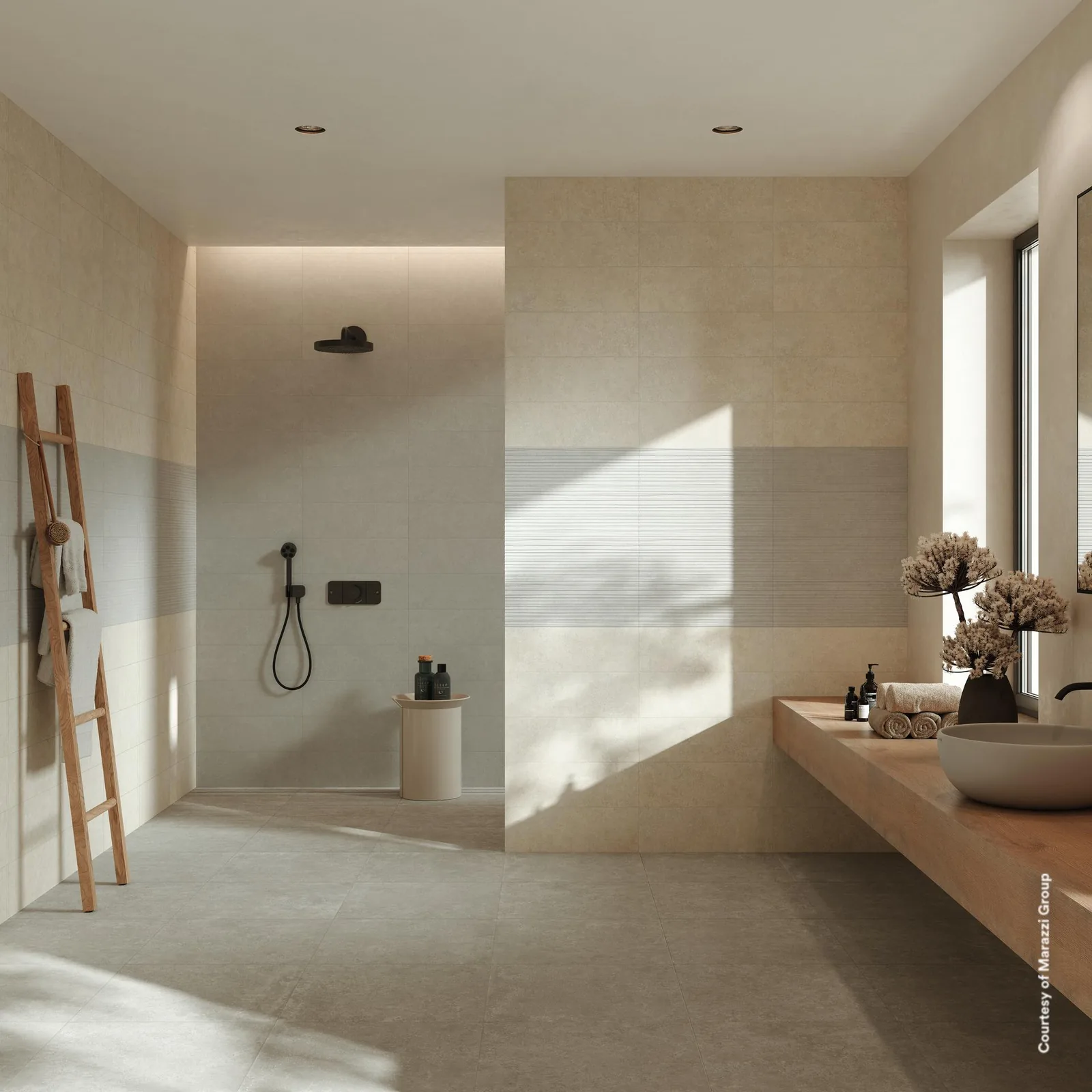 Badezimmer mit Marazzi Room Wall Bianco und einem Band aus 3D Blaze Grigio in der Dusche