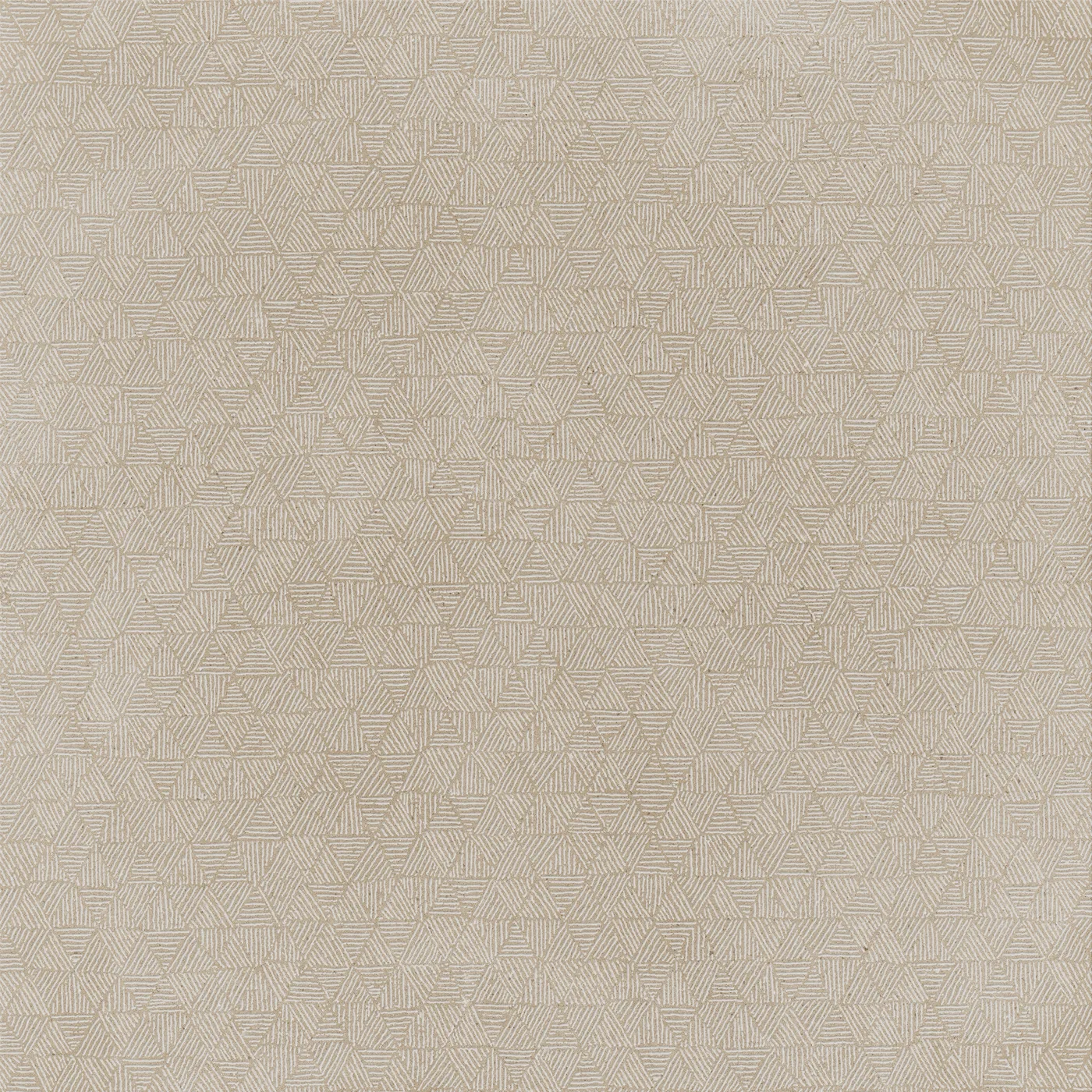 Sandgraue, greige Betonoptik-Fliese 75x75 cm mit zartem, flächigem Rautenmuster auf wolkig schattiertem Grund, matt.