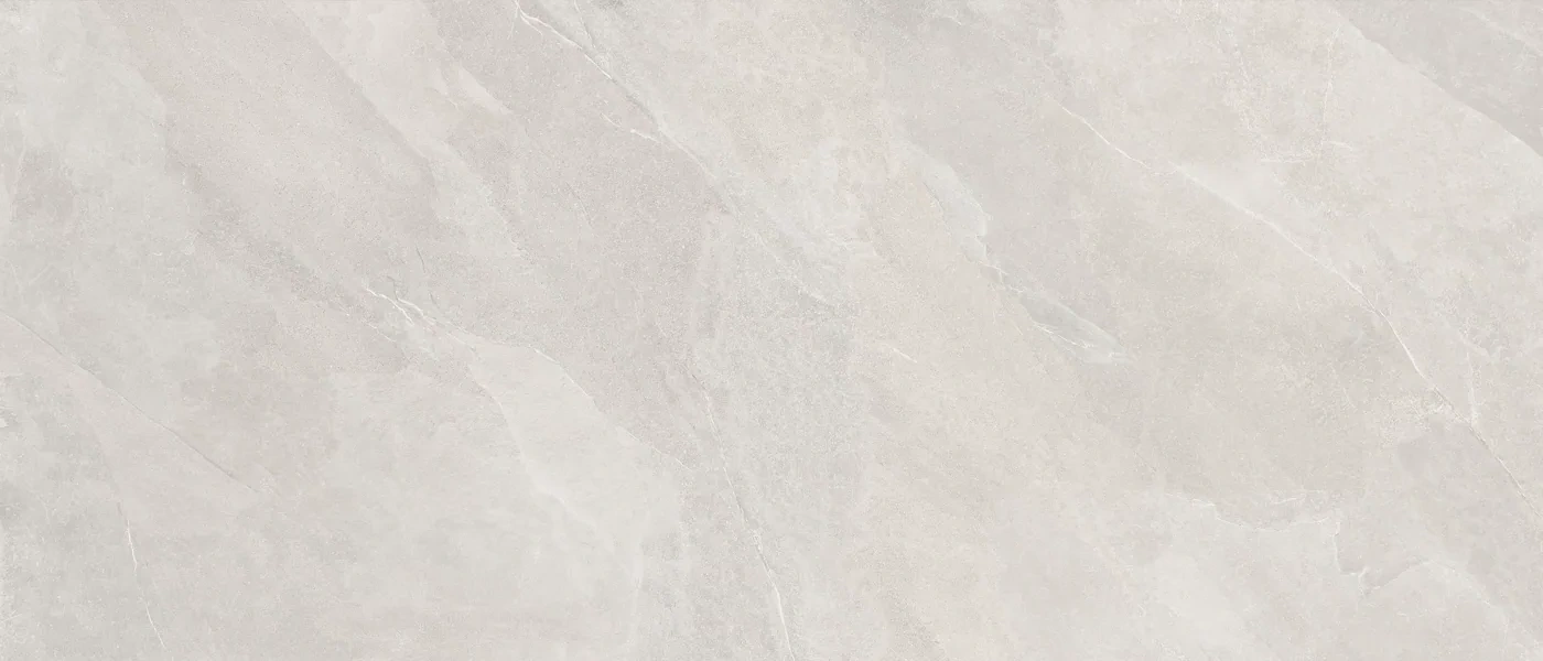 Hellgraue Fliese 120×280 cm in Schieferoptik mit hellen Adern und mattem Finish, Einzelfliese in Draufsicht
