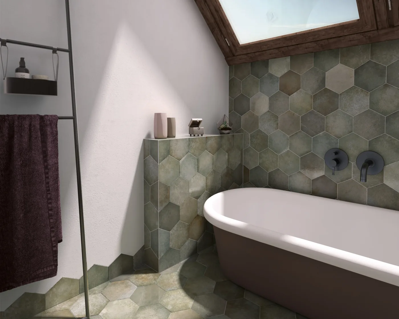 Dachbad mit grüner Hexagon-Wand Equipe Heritage Jungle, freistehende Badewanne unter dem Dachfenster