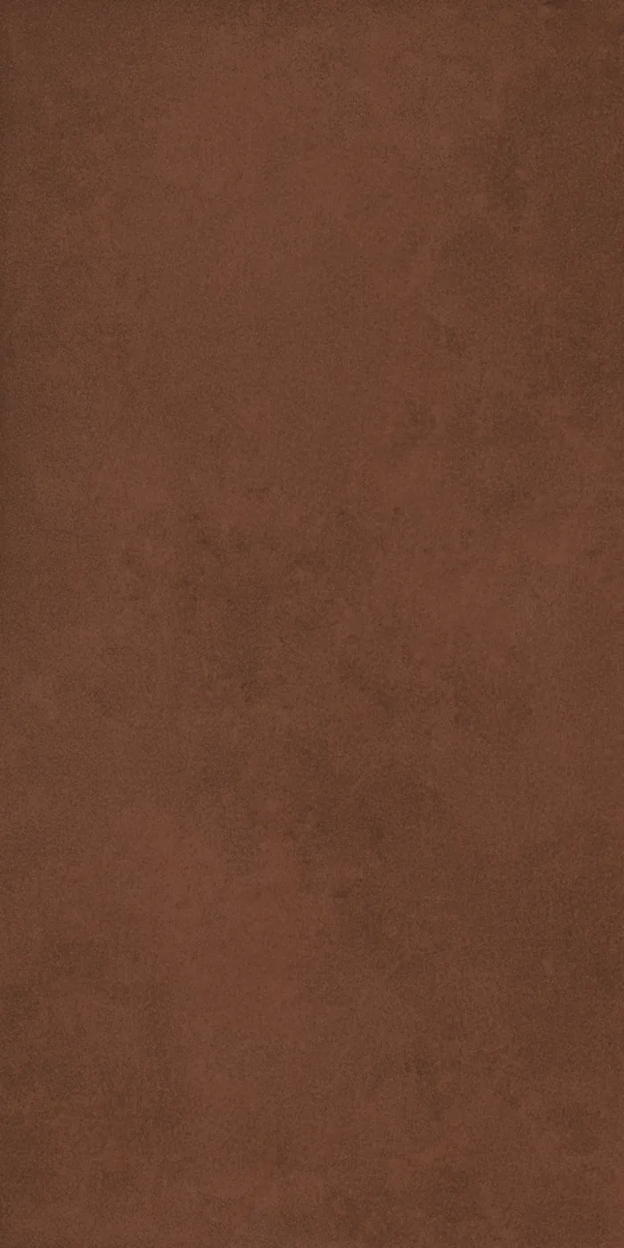 Rotbraune Platte Grande Lume Magma im Format 160x320 cm, glänzend, leicht wolkig getönt und fein gesprenkelt.