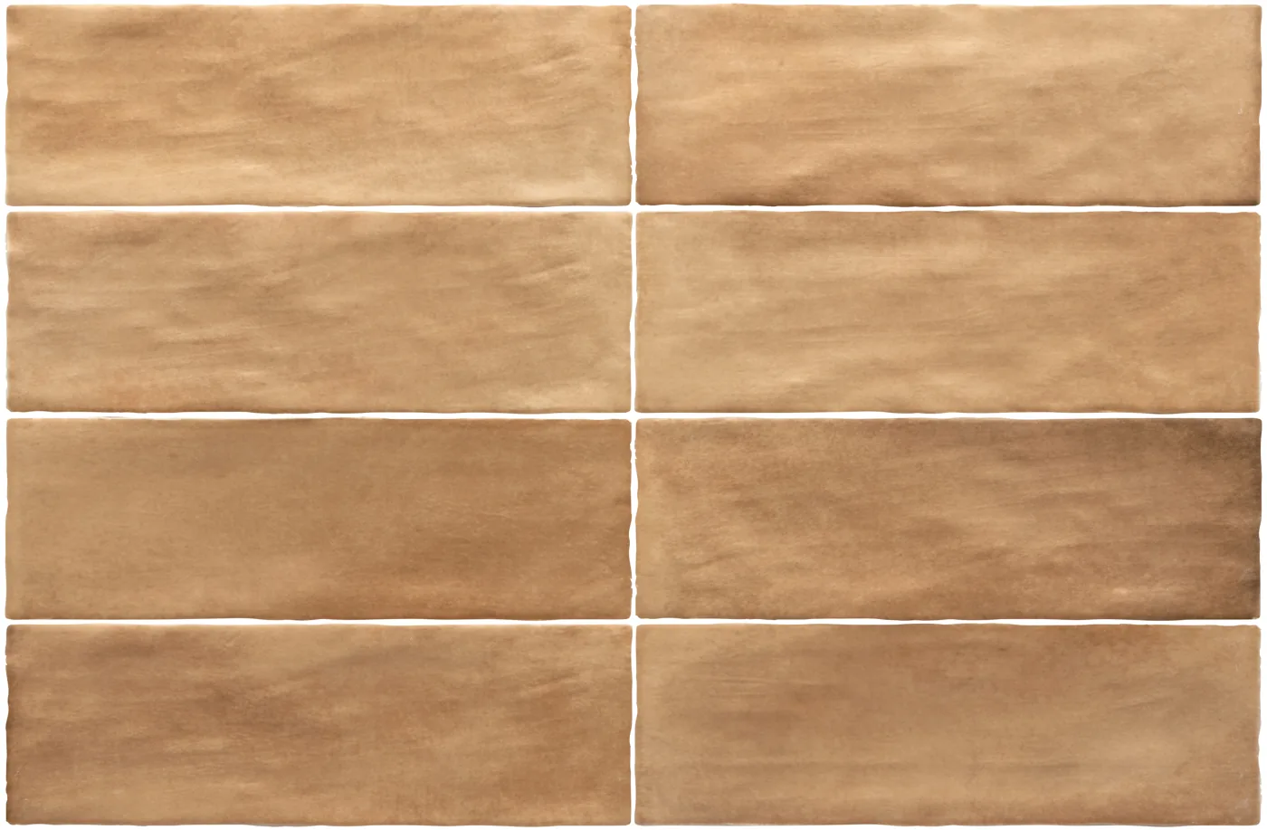 Warm terrakottabraune Steingut-Wandfliesen im Format 6,5×20 cm im Riemchenverband, matte Oberfläche mit wolkigen Nuancen.