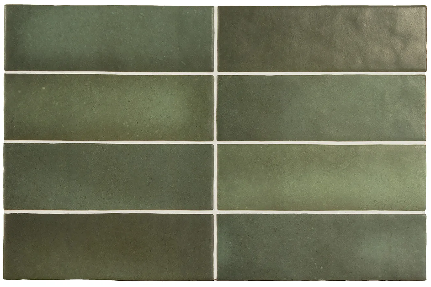 Olivgrüne matte Steingut-Wandfliese, 6,5×20 cm, als Riemchen in Reihen verlegt, mit changierendem Farbspiel.