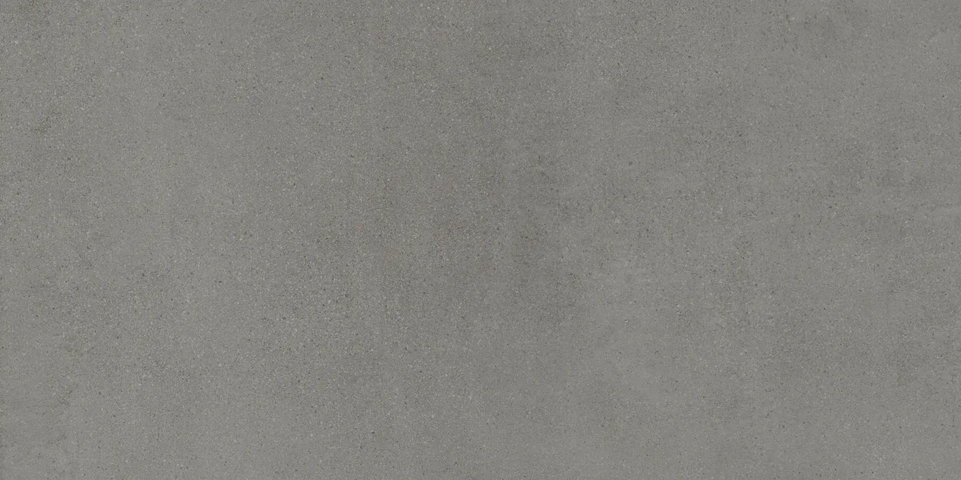 Dunkelgraue Betonoptik-Fliese 30x60 cm mit wolkiger, wie gespachtelt wirkender Schattierung, matte Oberfläche.