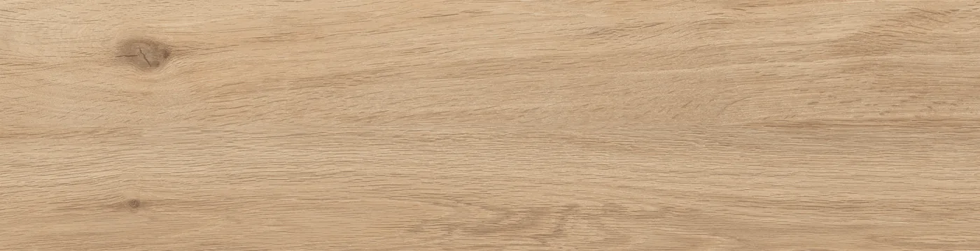 Warm honigbeige Holzoptik-Fliese 15,5x60,5 cm mit durchgehender Eichenmaserung und dunklem Astknoten links.