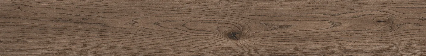 Dunkelbraune Holzoptik-Planke im Format 20x150 cm mit durchgehender Eichenmaserung und dunklem Astknoten in der Mitte.