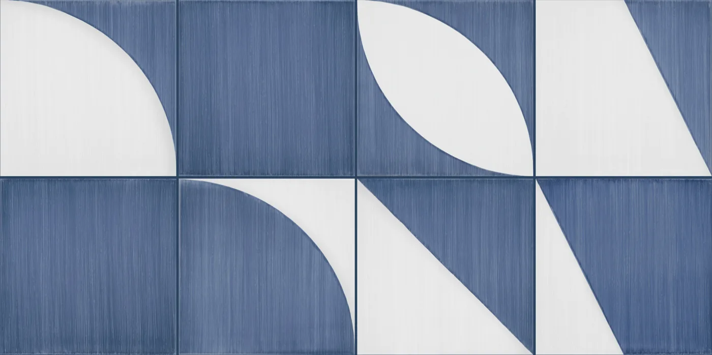 Acht Fliesen 20×20 cm in Blau und Weiß, gemischt aus Unifliesen, Dreiecken, Viertelkreisen und Bögen in zwei Reihen.