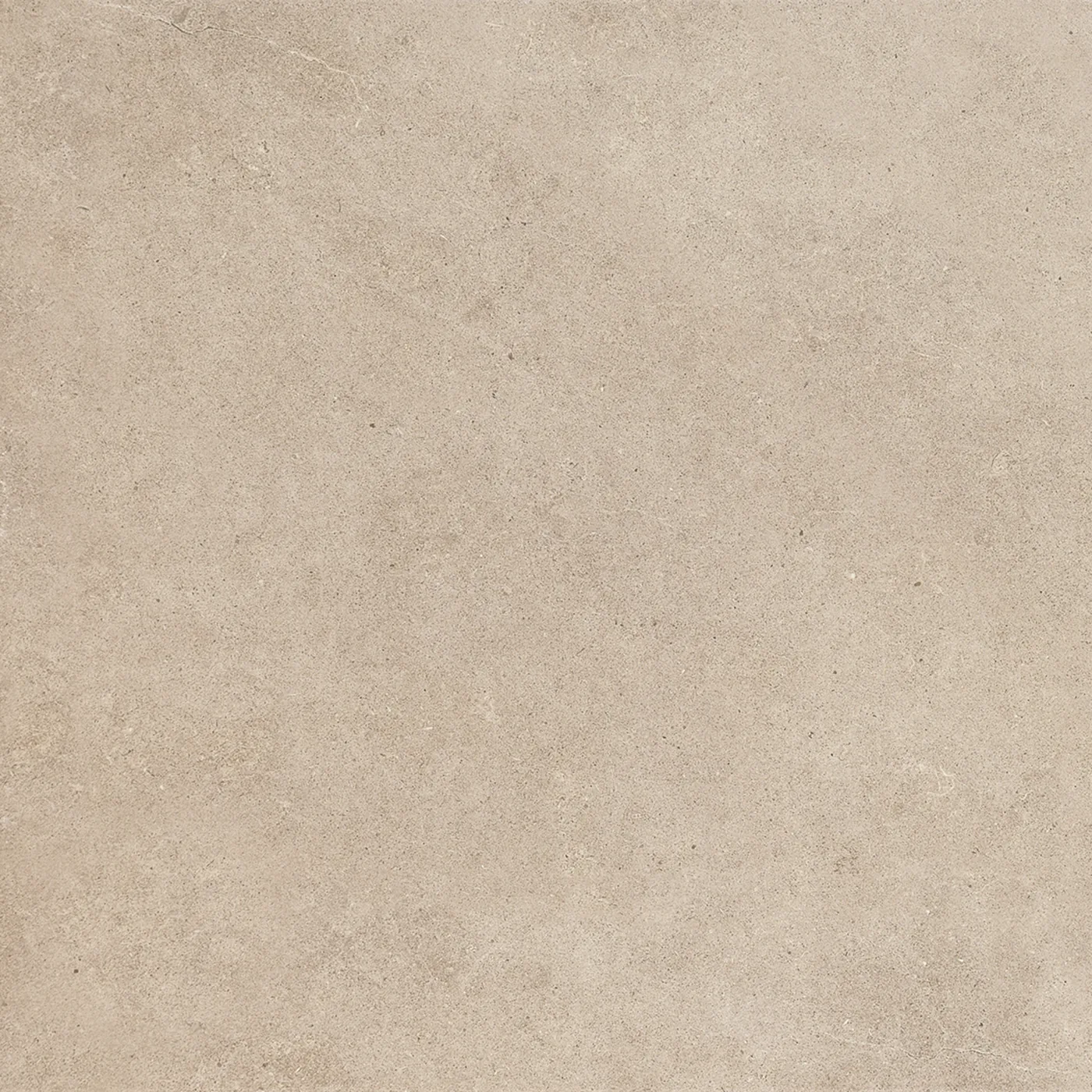 Sandbeige Feinsteinzeug-Fliese 60×60 cm in Steinoptik, matt, mit feinen hellen Einsprengseln und leichter Wolkung.