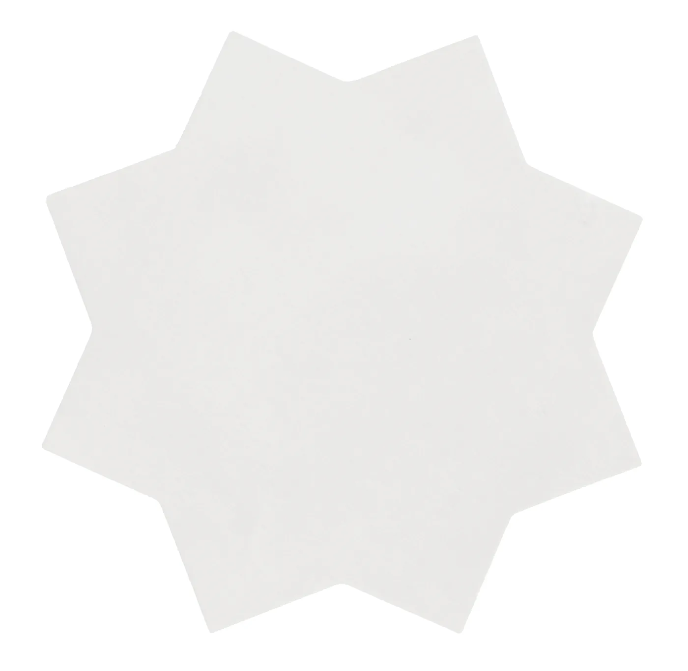 Achtzackige Sternfliese in cremigem Off-White mit matter, leicht wolkiger Oberfläche und Farbnuancen.