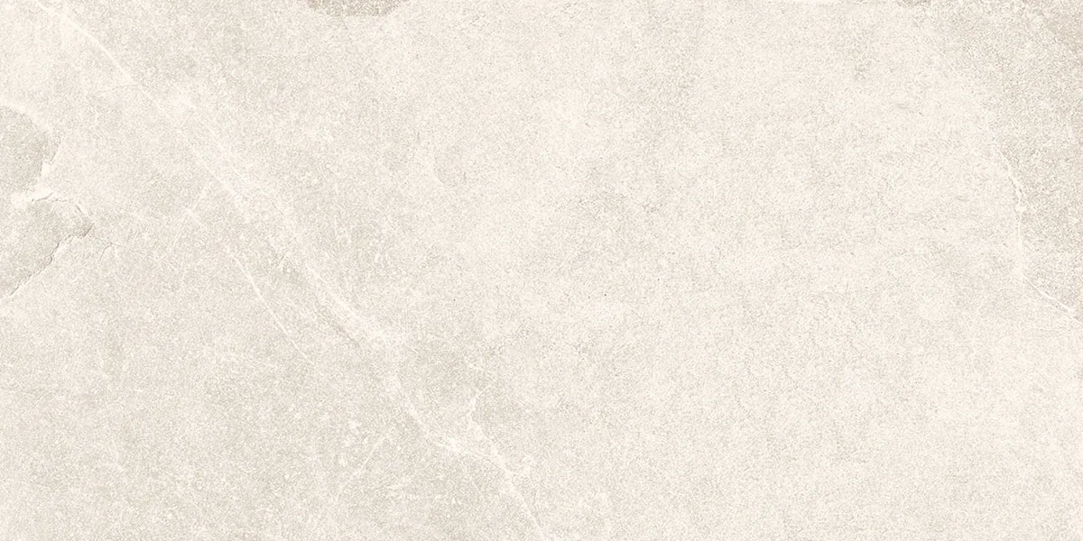 Cremeweiße Fliese 30×60 cm in Schieferoptik mit beigen Schlieren und mattem Finish