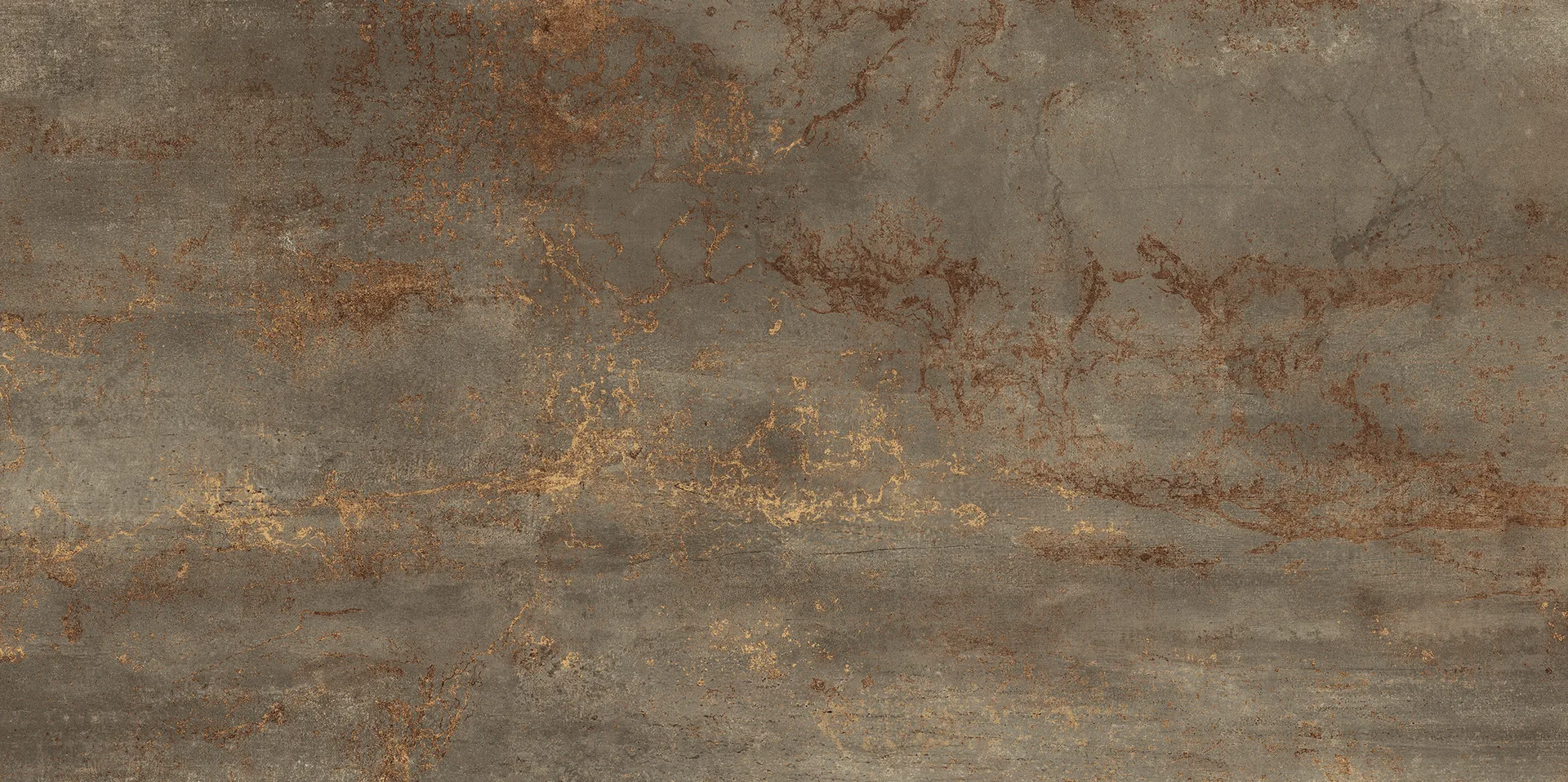 Graubraune Metalloptik-Fliese 60×120 cm, matt, mit kupferfarbenen Adern und wolkigen Zonen.