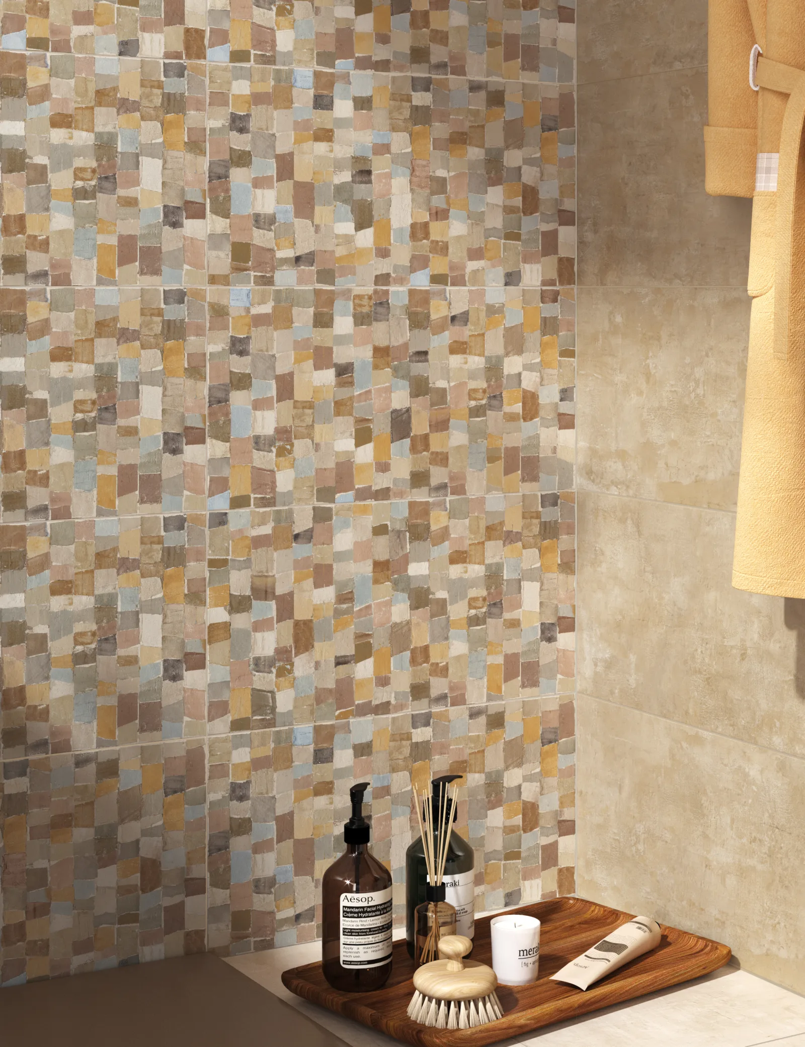 Wandausschnitt mit warmem Patchwork-Mosaikdekor und Holztablett, Naxos Pictura Veleia 60x60 cm.