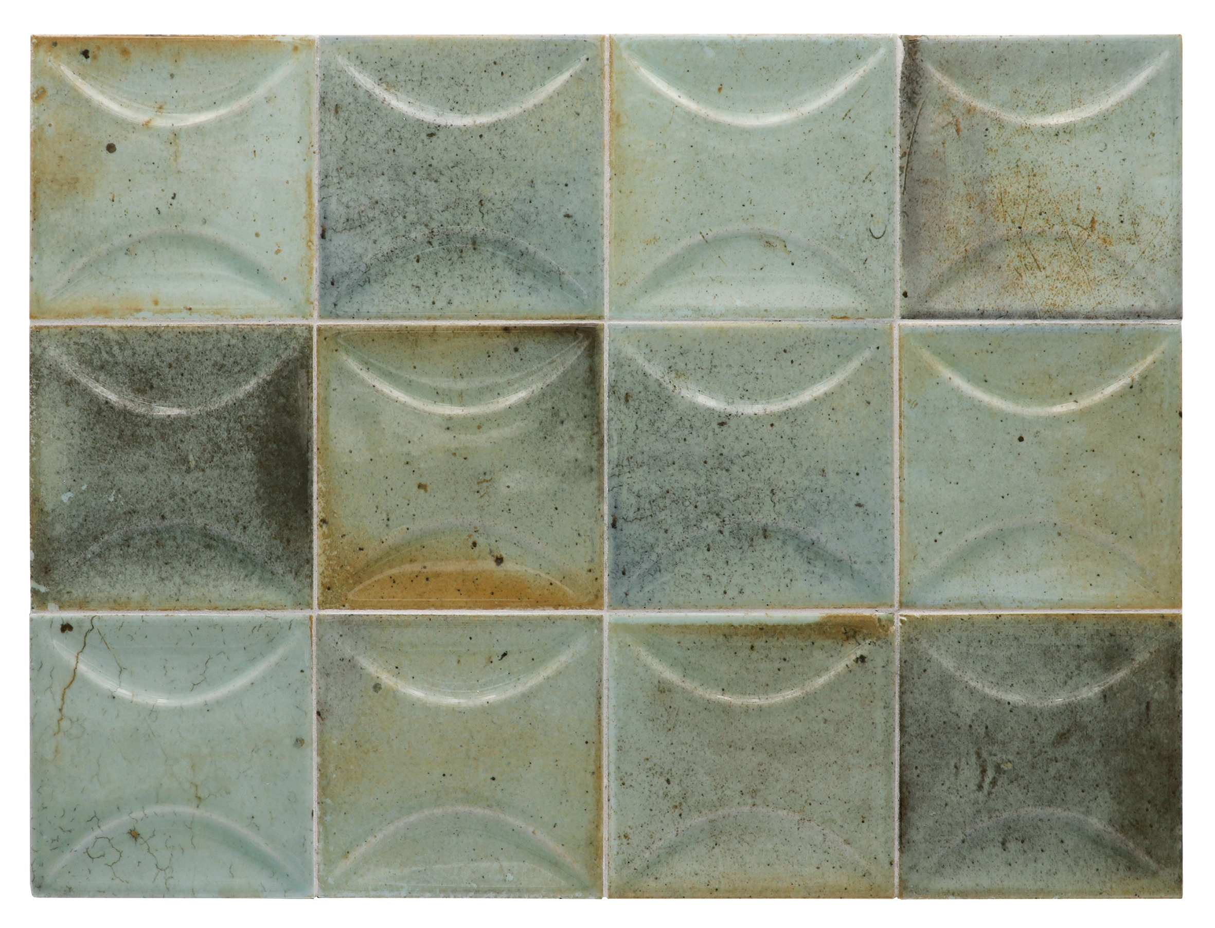 Verlegte Hanoi Celadon Wandfliesen im Format 10x10 cm. Lebhafte V4 Variation der Glasur, im Raum verbaut.