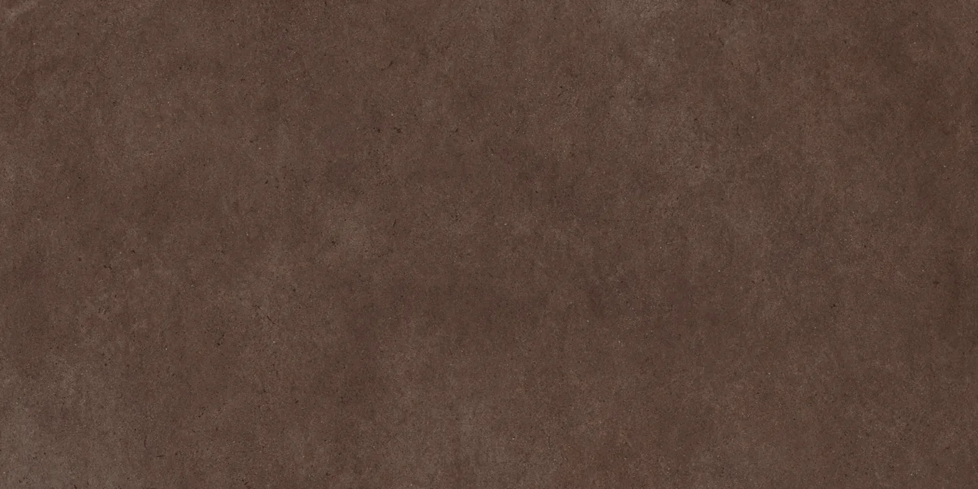Dunkelbraune Betonoptik-Fliese 75x150 cm mit feiner, wolkiger Schattierung und leichter Körnung, matt.