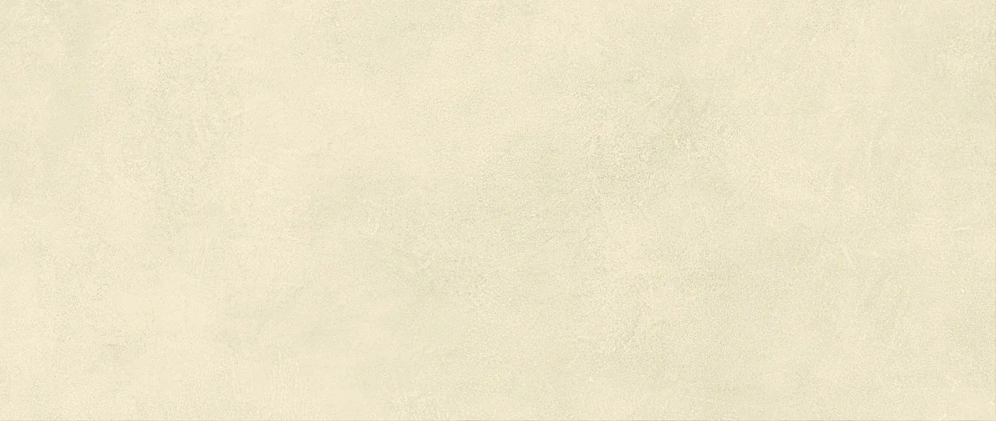 Cremebeige Betonoptik-Fliese 50×120 cm, matt, mit weicher wolkiger Lasur über die gesamte Fläche.