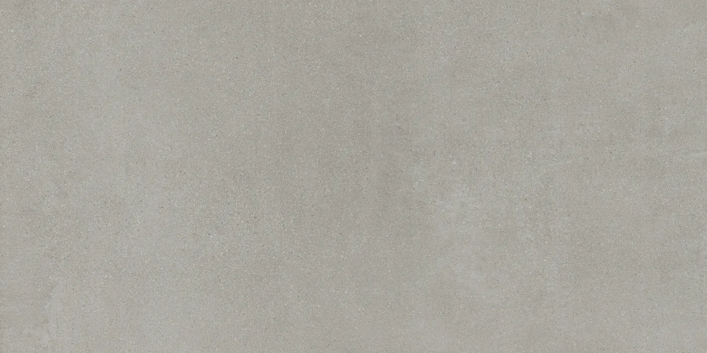 Mittelgraue Betonoptik-Fliese 30x60 cm mit wolkiger, wie gespachtelt wirkender Schattierung, matte Oberfläche.