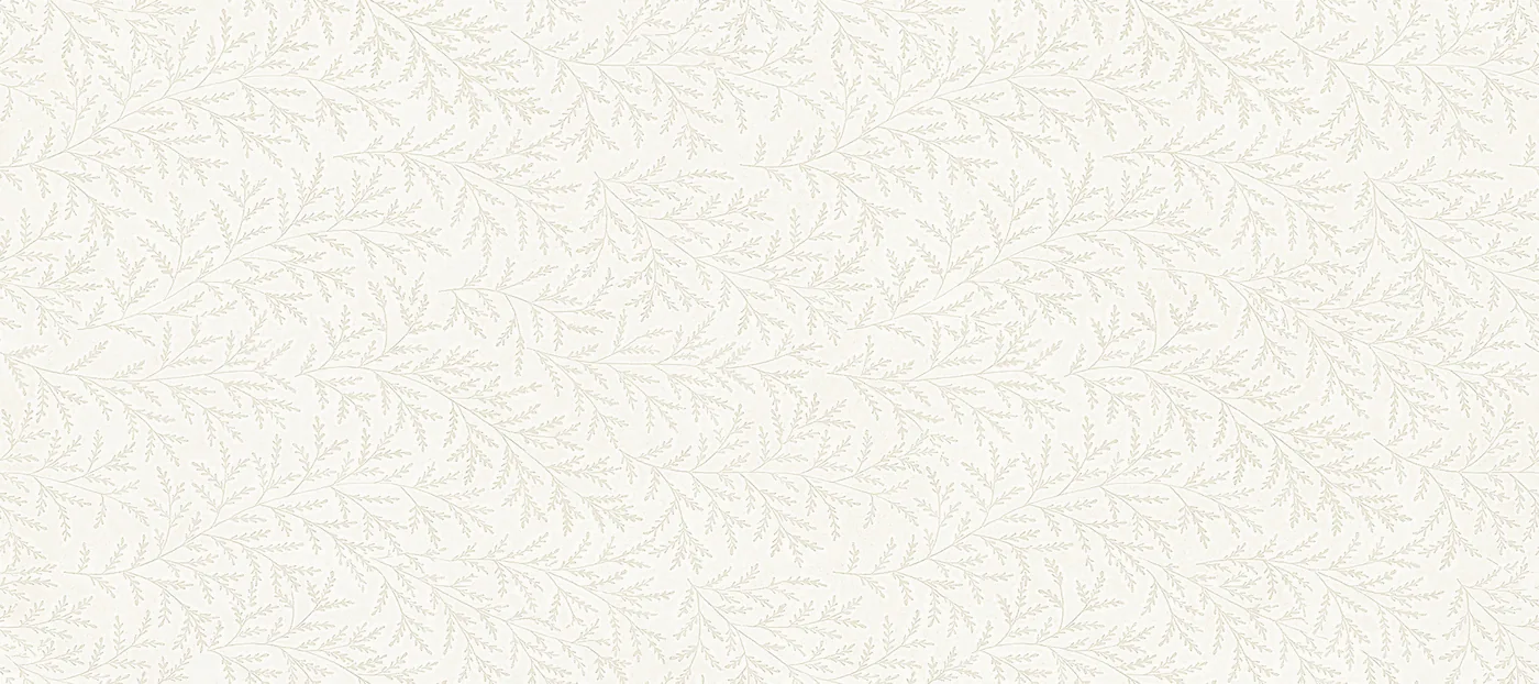 Weiße Wandfliese 60×135 cm mit feinem, hellem Blattrankenmuster über die gesamte Fläche, matt