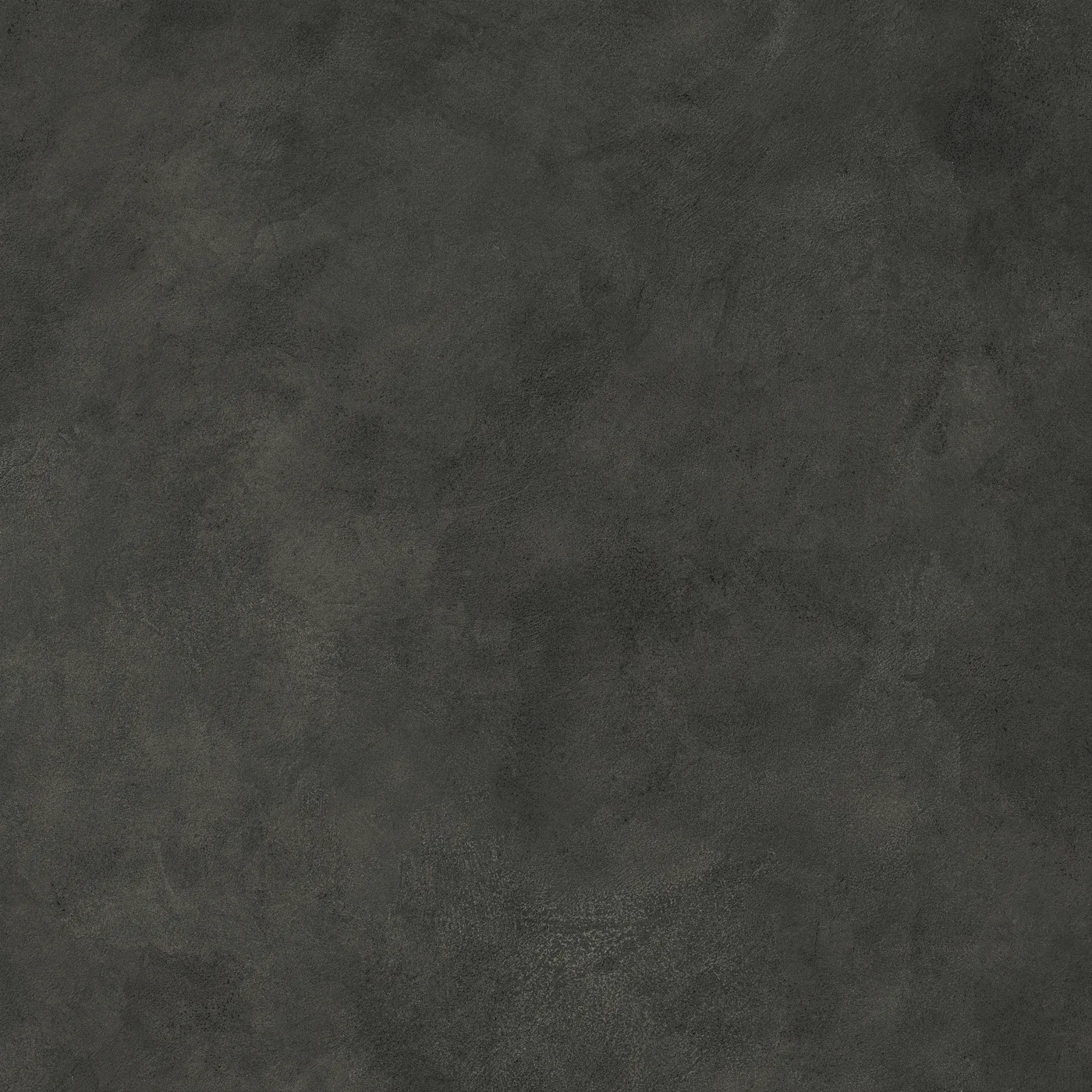 Dunkelgrüne Betonoptik-Fliese 60×60 cm, matt, mit wolkiger Lasur und feiner Schattierung über die Fläche.