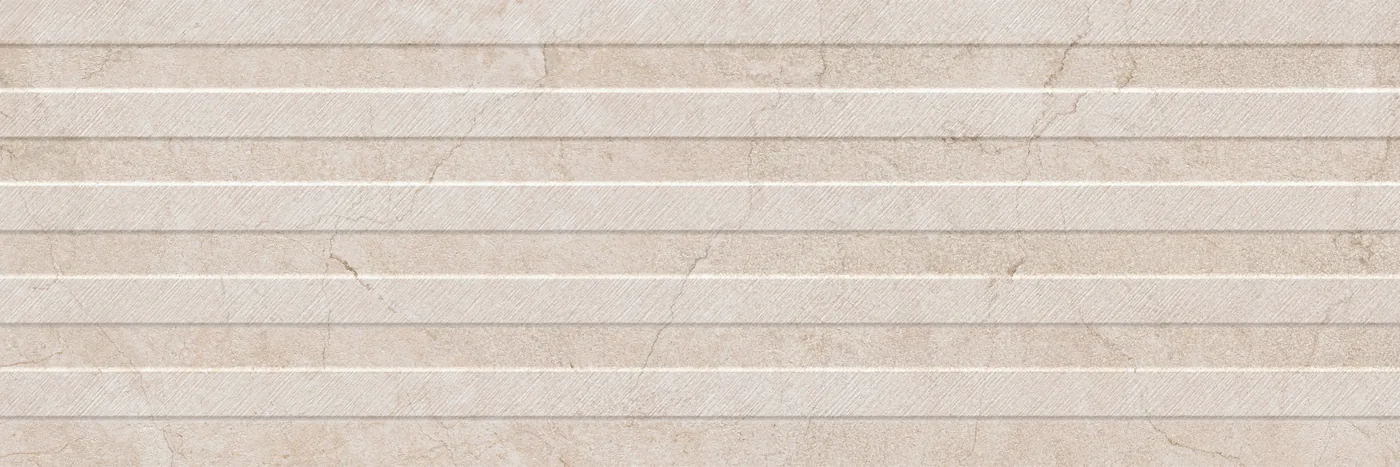 Cremeweiße Wandfliese 30x90 cm mit waagerechtem Relief aus glatten und fein gerillten Bändern in Steinoptik.
