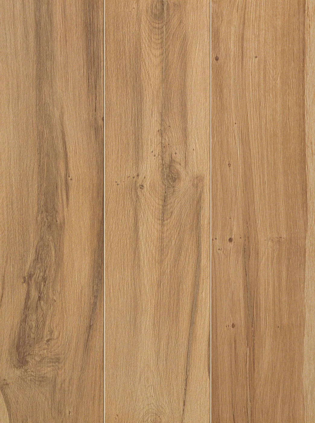 Bodenfliese in honigfarbener Eiche-Holzoptik, 22,5x90 cm matt, mit lebendiger Maserung und markanten Astaugen.