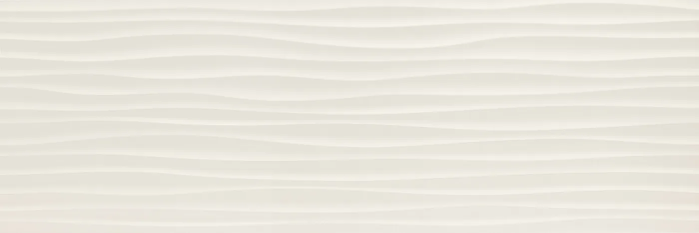 Weiße seidenmatte Wandfliese 40x120 cm mit Relief aus sanften, waagerecht verlaufenden Wellen