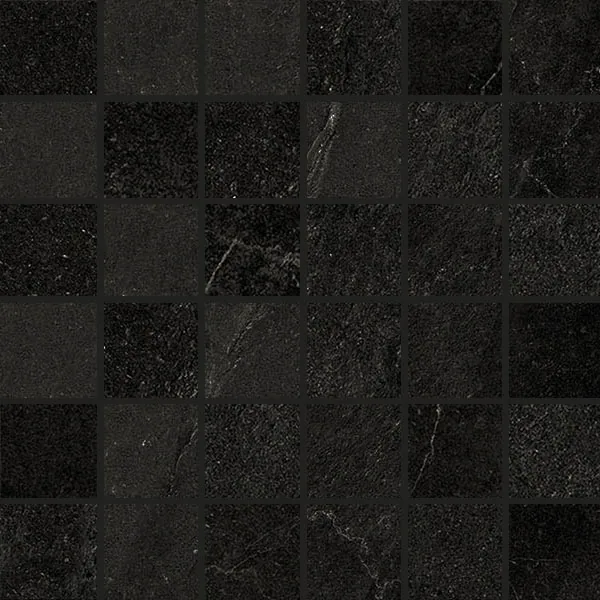 Fast schwarze Mosaikmatte 30×30 cm aus kleinen quadratischen Steinchen in Schieferoptik, matt, mit schmalen Fugen