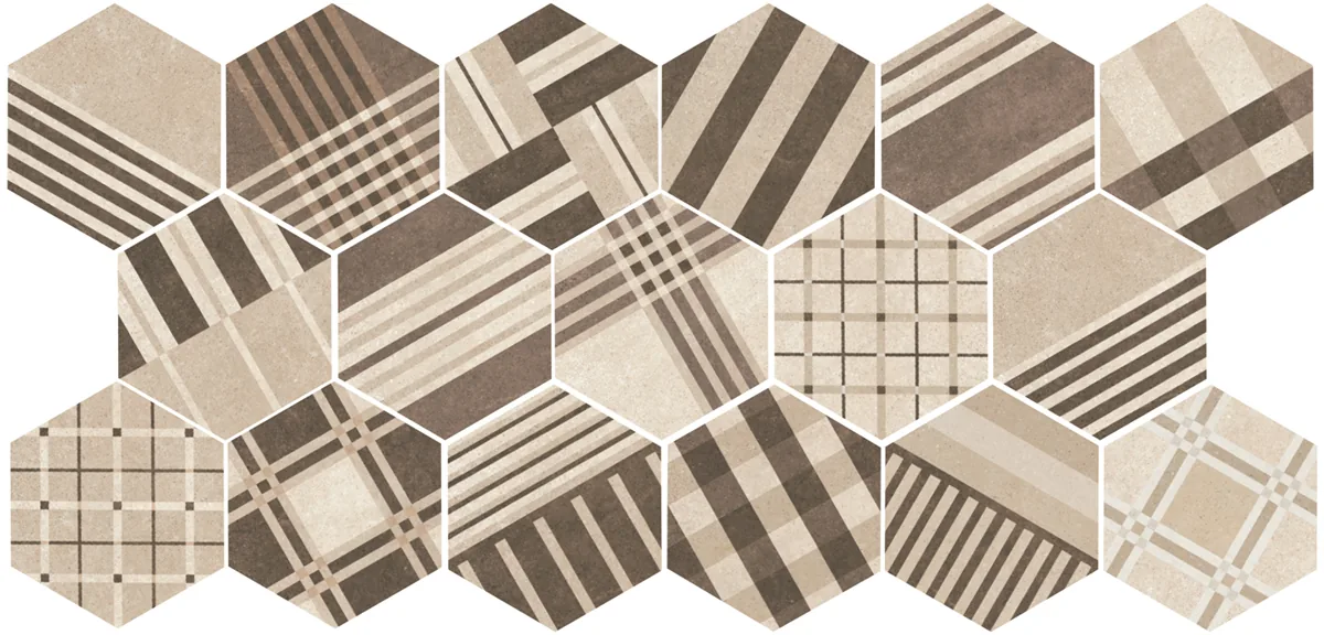 Sechseckfliese mit beige-braunem geometrischem Patchwork-Muster aus gemischten Motiven, matt, 17,5×20 cm.