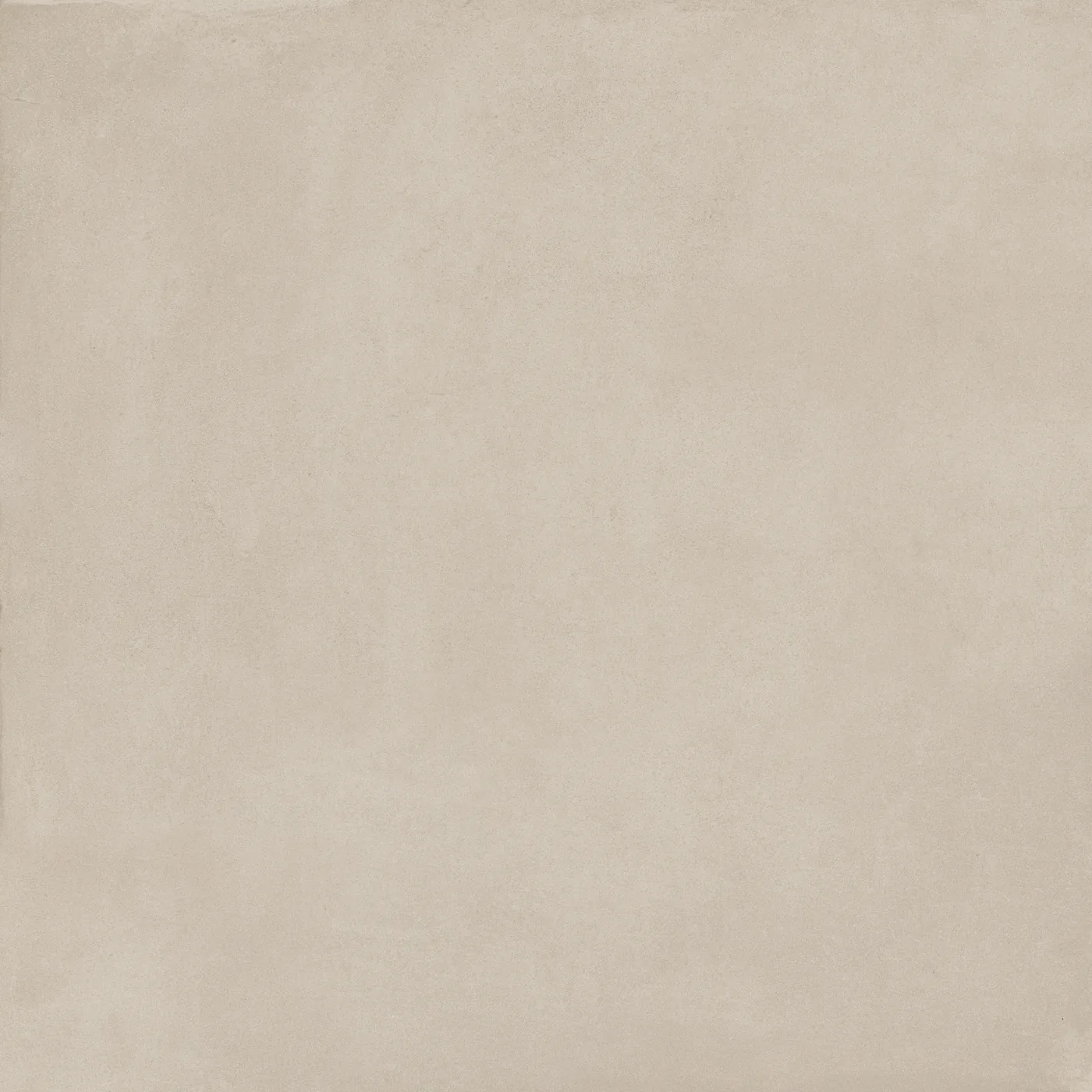 Sandfarbene Bodenfliese 75×75 cm mit gleichmäßig durchgefärbter Fläche und feiner Körnung im Betonlook.