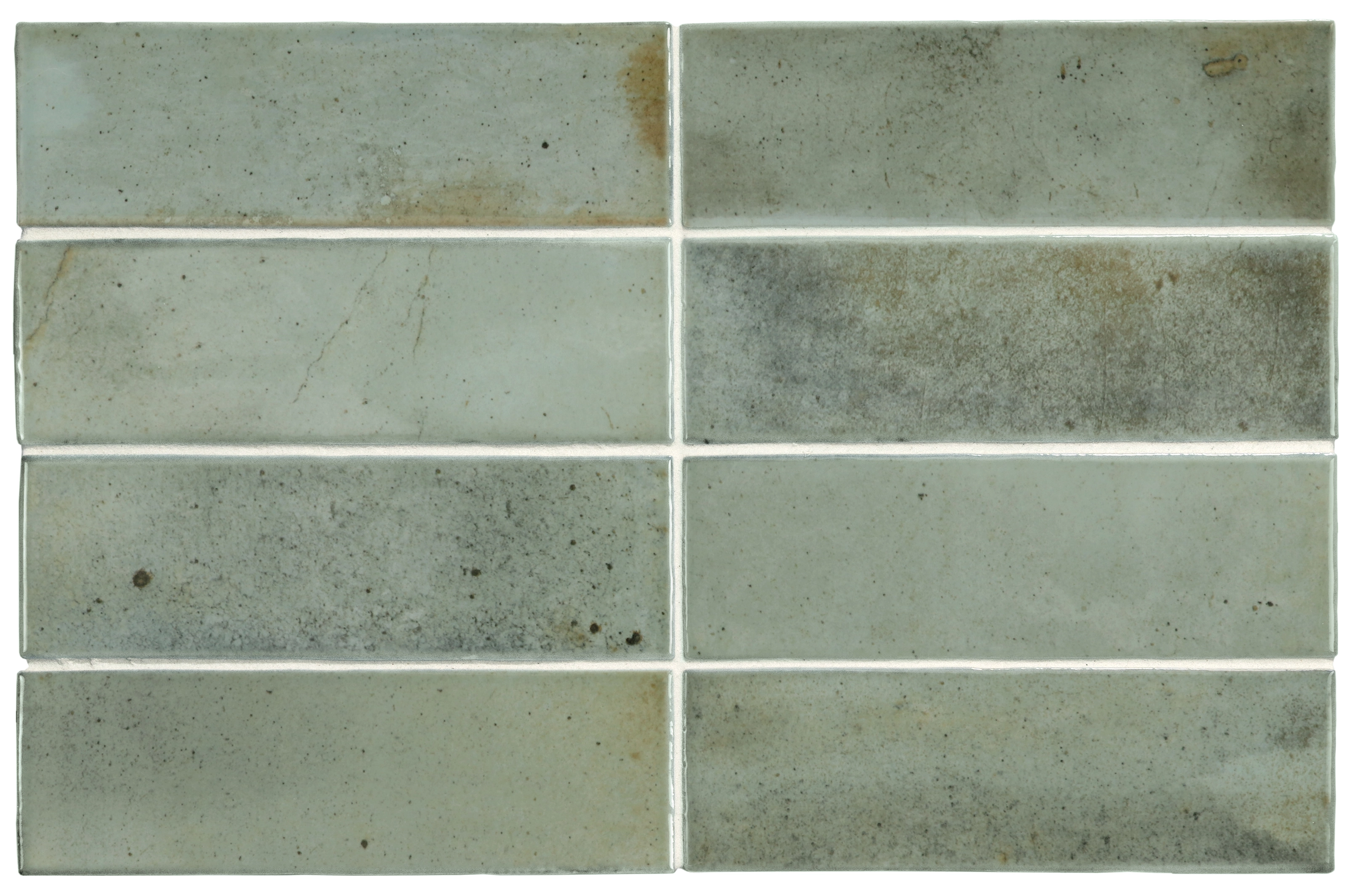 Verlegte Hanoi Celadon Wandfliesen im Format 5,1x16,1 cm. Lebhafte V4 Variation der Glasur, im Raum verbaut.